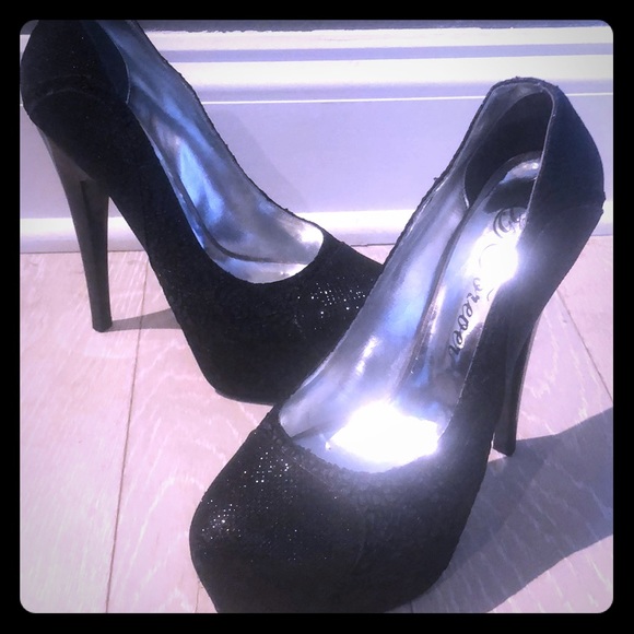 35 forever Shoes - Black lace and sparkle heels! 35 forever Shoes - Black lace and sparkle heels!